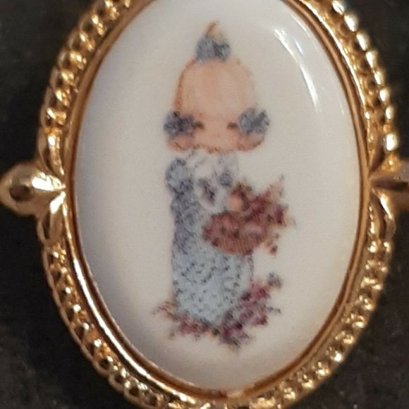 Precious Moments Pierced Earrings Vintage Avon 1999 Surgical Steel Posts Boxed - Picture 11 of 12